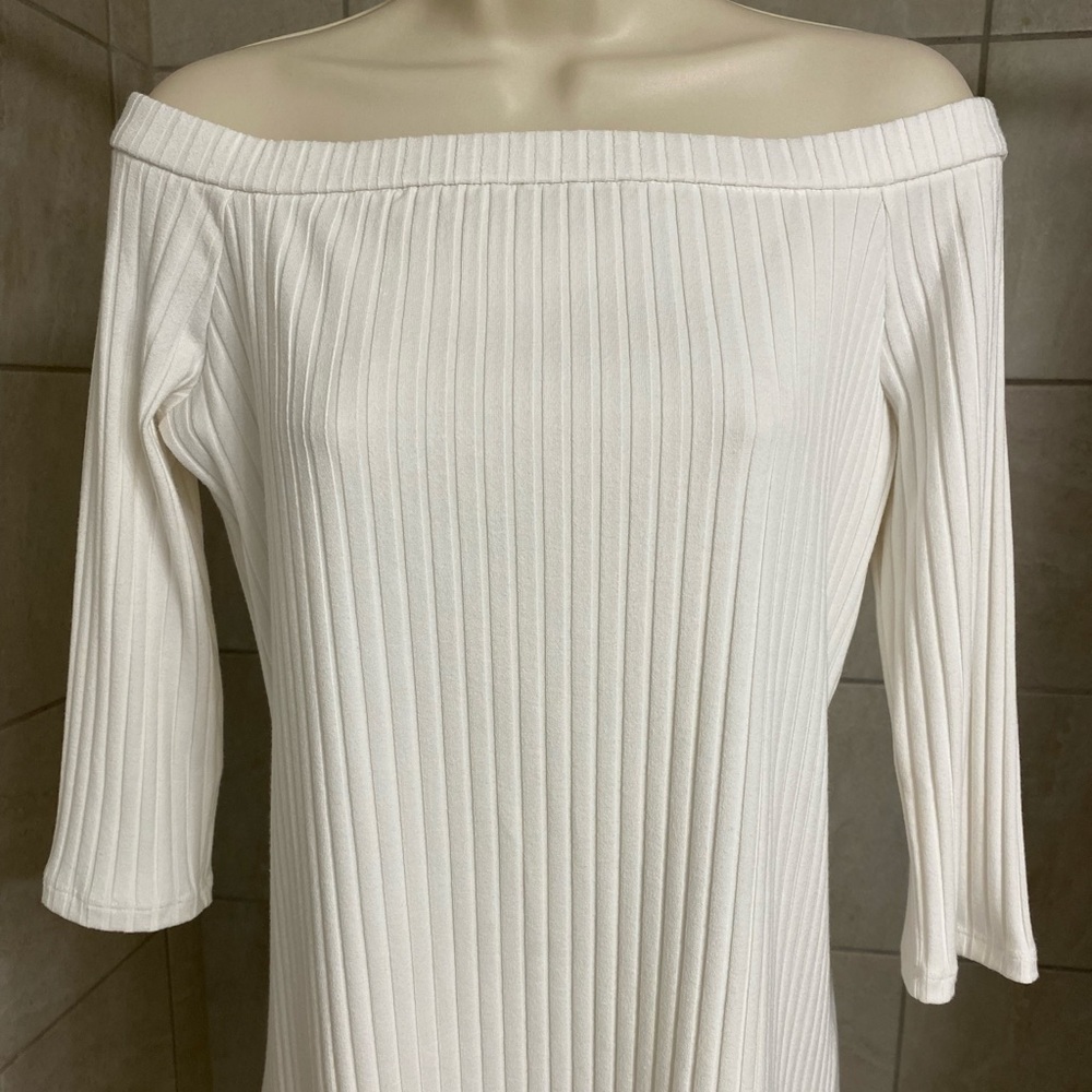 EUC Ann Taylor off the shoulder, ribbed 3/4 sleeve sweater, size large